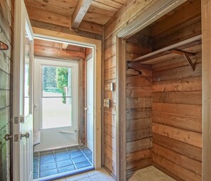 Interior - Stemwinder #3: 3 Bedrooms Plus Bonus Sleeping Loft. 2 Full Baths (Snowshoe)