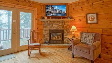 House, Multiple Beds, Pool Access, Mountain View (5 Br: Loggers Run 7) | Living area