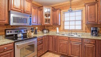 House, Multiple Beds, Pool Access, Mountain View (5 Br: Loggers Run 7) | Private kitchen
