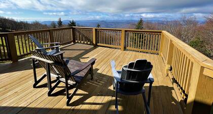 Lands End 4 BR Condo: 5 Mins Walk to the Village