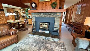 House, Multiple Beds, Patio, Mountain View (4BR: Lands End 05) | Living area