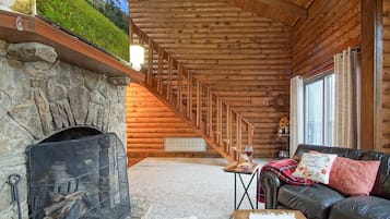 Rumah, Beberapa Tempat Tidur, patio, pemandangan gunung (2 Br Plus Loft: Hawthorne Valley 4) | Area keluarga