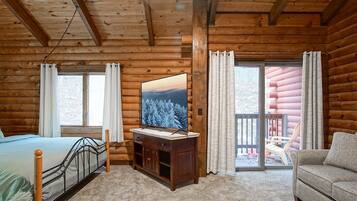 House, Multiple Beds, Patio, Mountain View (2 Br Plus Loft: Hawthorne Valley 4) | 2 bedrooms, individually decorated, individually furnished, bed sheets