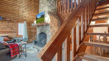 Rumah, Beberapa Tempat Tidur, patio, pemandangan gunung (2 Br Plus Loft: Hawthorne Valley 4) | Area keluarga