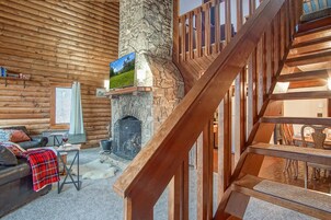 Talo, useita sänkyjä, patio, vuoristonäköala (2 Br Plus Loft: Hawthorne Valley 4) | Oleskelualue