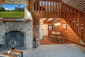 하우스, 침대(여러 개), 파티오, 산 전망 (2 Br Plus Loft: Hawthorne Valley 4) | 거실 공간
