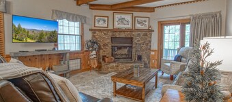Whistlepunk # 28: 2 Bedrooms, 2 Full Baths: Slope Side. Wood Fireplace. Central Location