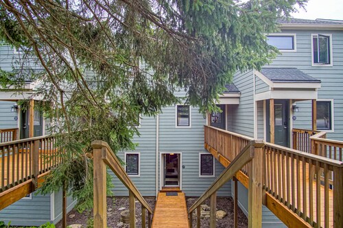 2 Br: Powderidge17: Slope Side on the Shuttle Route-clean and Spacious!