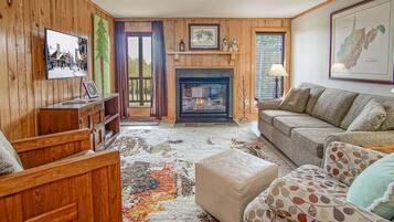 House, Multiple Beds, Patio, Mountain View (2 Br: Powderidge 17) | Living area