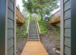 Exterior detail - 2 Br: Powderidge17: Slope Side on the Shuttle Route-clean and Spacious! (Snowshoe)