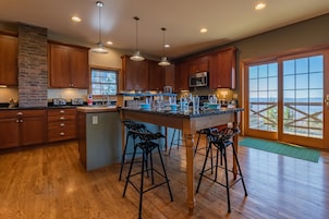 Ház, több ágy, pezsgőfürdő, kilátással a hegyre (8 Br: N. Westridge Rd. 11) | Privát konyha