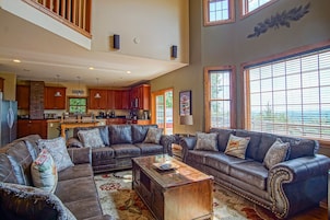 House, Multiple Beds, Hot Tub, Mountain View (8 Br: N. Westridge Rd. 11) | Living area