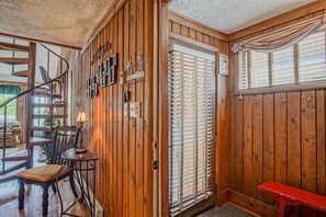 Interior - Wabasso 10 Ski Hideaway Outside Your Door 2 Br Spacious Balcony (Snowshoe)