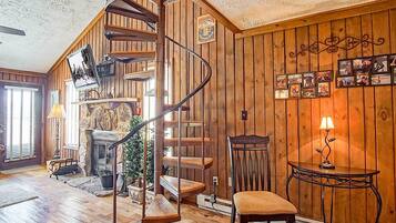 House, Multiple Beds, Patio, Mountain View (2 Br: Wabasso 10) | Interior