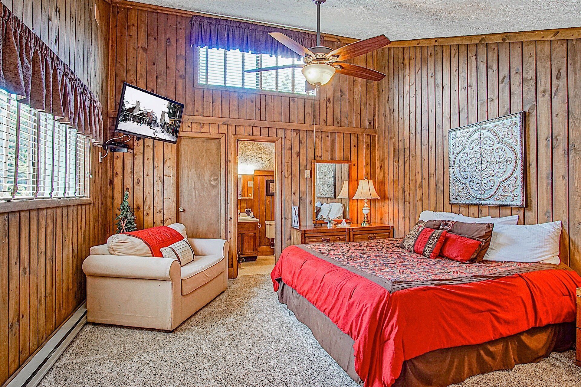 Nhà, nhiều giường, sân hiên, quang cảnh núi (2 Br: Wabasso 10) | 2 phòng ngủ, trang trí khác biệt 