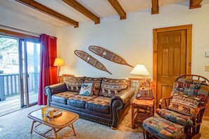 Apartment, 1 King-Bett und Schlafsofa, Poolzugang, Bergblick (1 Br: Whistlepunk 33) | Wohnbereich