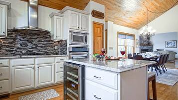 House, Multiple Beds, Pool Access, Mountain View (4 Br: N. Westridge Rd. 32) | Private kitchen