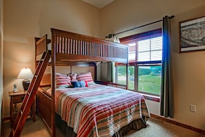 Condo, Multiple Beds, Hot Tub, Mountain View (3 Br: Soaring Eagle 104) | 3 bedrooms, individually decorated, individually furnished, bed sheets - 3 Bedroom, 2 Full Baths, Slope Side. Outdoor Hot Tubs on Site. Ski Lift Overlook (Snowshoe)