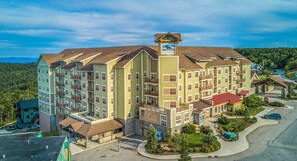 Exterior - 3 Bedroom, 2 Full Baths, Slope Side. Outdoor Hot Tubs on Site. Ski Lift Overlook (Snowshoe)