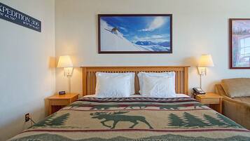 Studio, 1 King Bed with Sofa bed, Pool Access, Mountain View (Expedition Station #306: Slope Side) | 1 bedroom, individually decorated, individually furnished, bed sheets