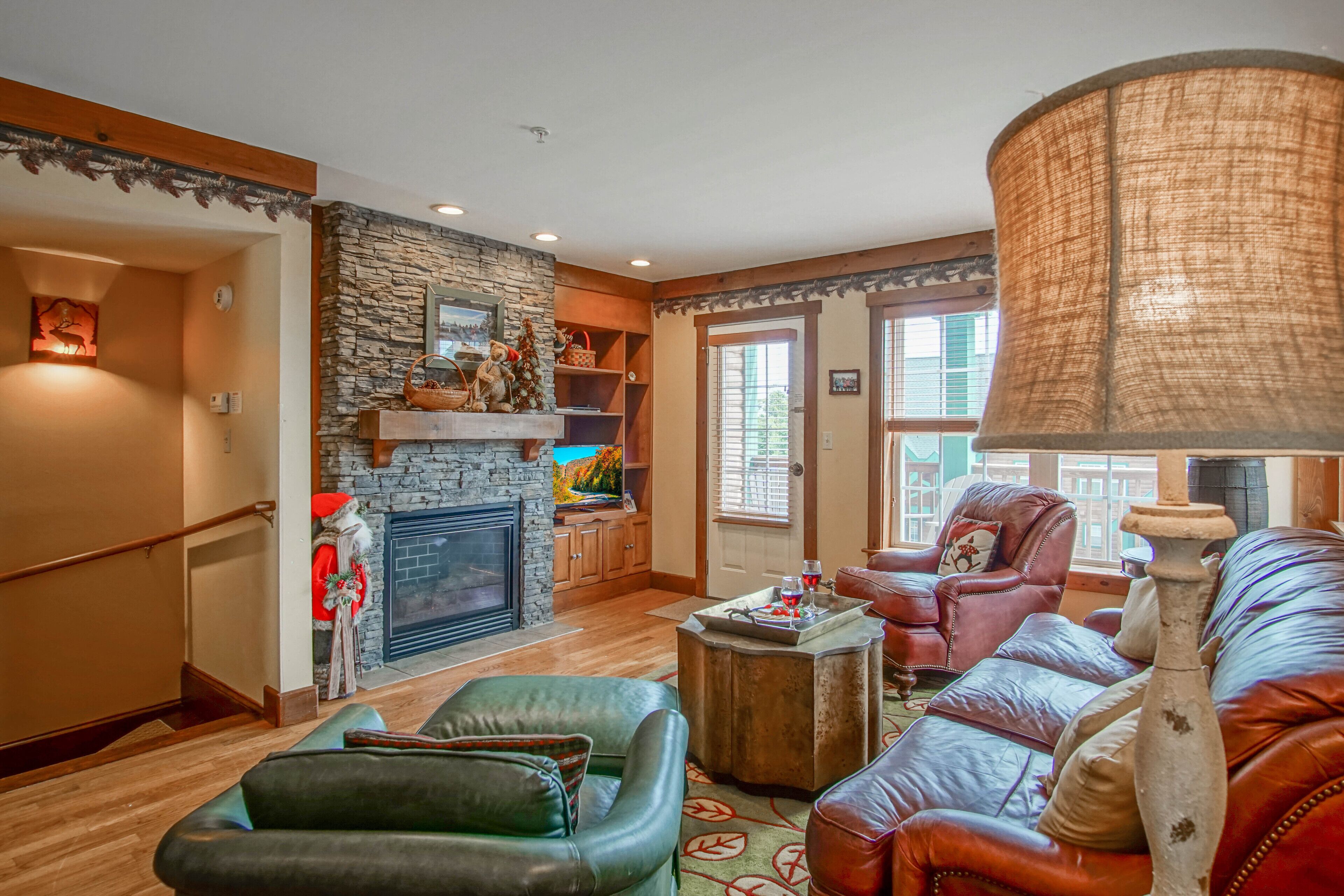 House, Multiple Beds, Patio, Mountain View (3 Br Plus: Camp 4 #11) | Living area
