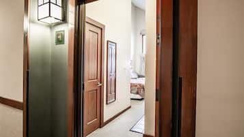 Studio, 1 Queen Bed with Sofa bed, Pool Access (1 Br Jr Studio: Allegheny Springs 414) | Interior