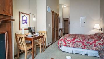Studio, 1 Queen Bed with Sofa bed, Pool Access (1 Br Jr Studio: Allegheny Springs 414) | 1 bedroom, individually decorated, individually furnished, bed sheets