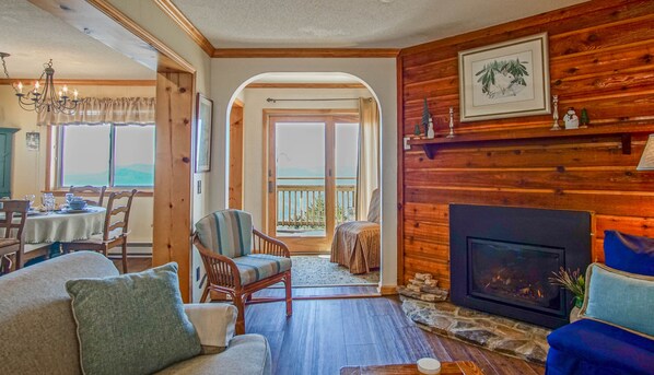 Condo, Multiple Beds, Balcony, Mountain View (3 Br: Summit 301 A) | Living area