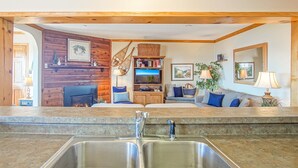 コンドミニアム ベッド (複数台) バルコニー マウンテンビュー (3 Br: Summit 301 A) | 内装