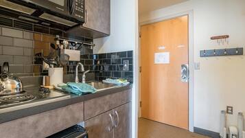 Studio, 1 King Bed with Sofa bed, Pool Access, Mountain View (Expedition Station #120) | Private kitchen