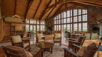 House, Multiple Beds, Hot Tub, Mountain View (2 Br: Soaring Eagle 317) | Interior