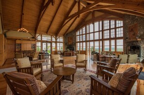 House, Multiple Beds, Hot Tub, Mountain View (2 Br: Soaring Eagle 317) | Interior - 2 Br: Soaring Eagle Lodge 317: Luxury Bell Tower Condo - Great Amenities -slope Side (Snowshoe)