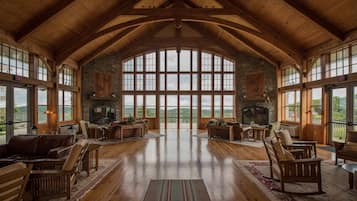 House, Multiple Beds, Hot Tub, Mountain View (2 Br: Soaring Eagle 317) | Interior