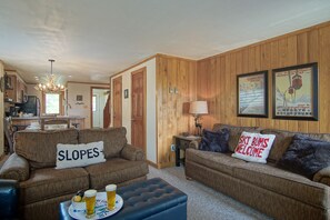 Maison mitoyenne, plusieurs lits, balcon, vue montagne (2 Br: Powderidge 40) | Coin séjour
