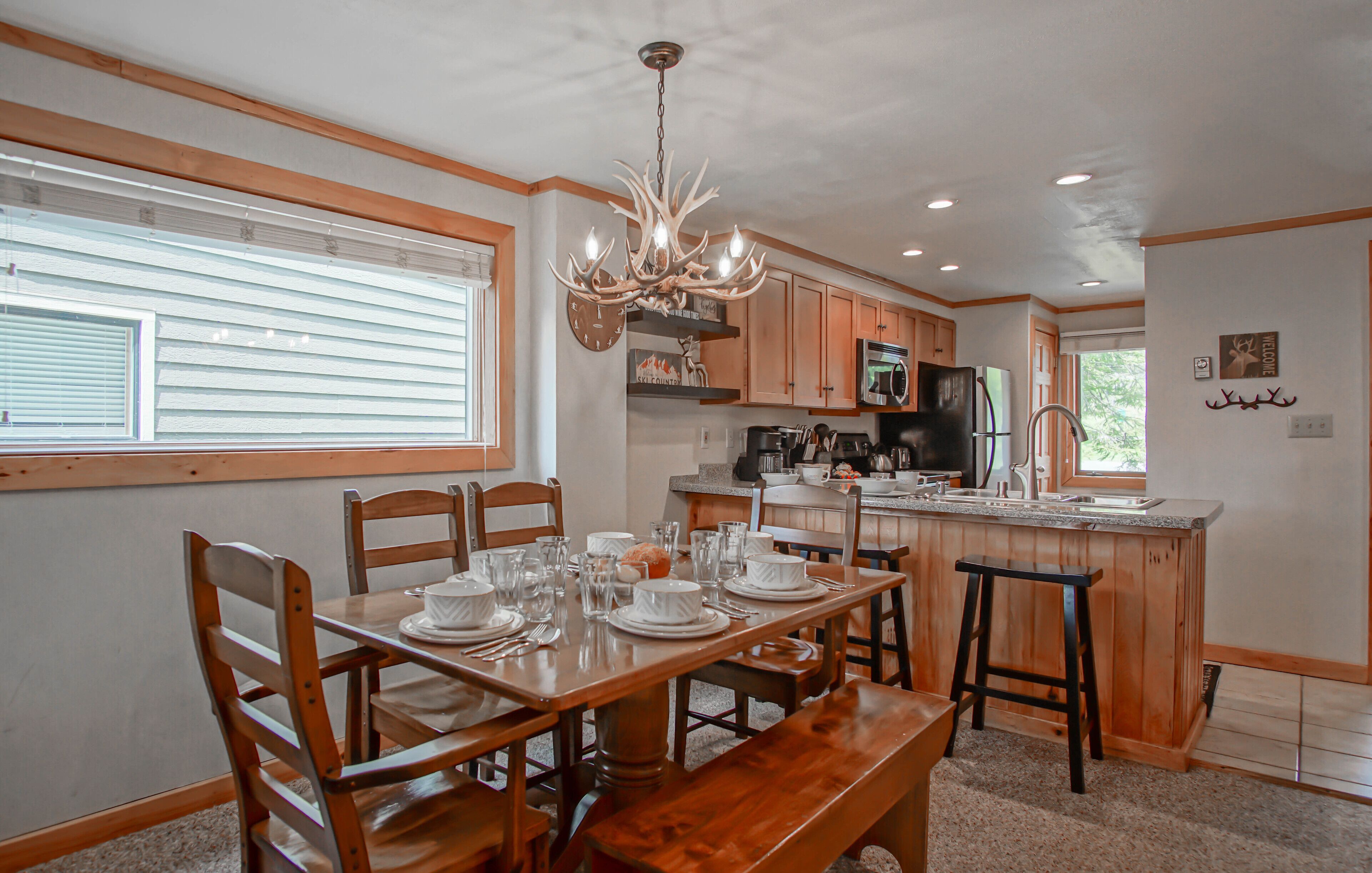Townhome, Multiple Beds, Balcony, Mountain View (2 Br: Powderidge 40) | 2 bedrooms, individually decorated, individually furnished, bed sheets