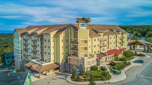 A multi-story hotel with a central courtyard, balconies, and a ski lift on the roof. - Soaring Eagle #405: 3 Br Location! Slope Side, Hot Tub (Snowshoe)