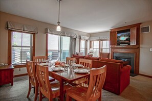 Condo, Multiple Beds, Pool Access, Mountain View (2 Br: Allegheny Springs 201-203) - Allegheny Springs 201 : 2 Bedroom, 2 Full Bath: Slope Side; Gas Fireplace (Snowshoe)