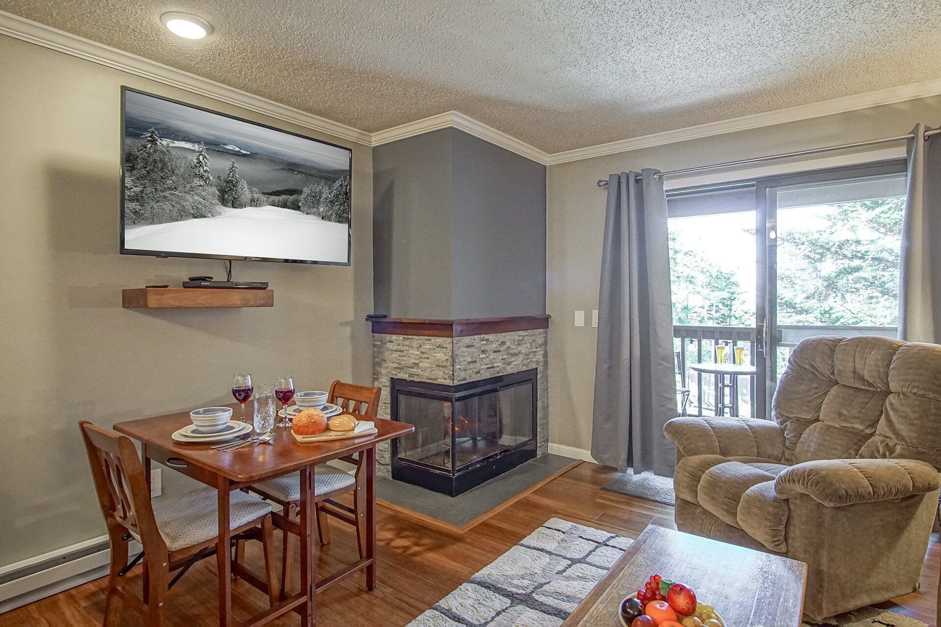 Condo, Multiple Beds, Hot Tub, Mountain View (1 Br: Snowcrest 210B) | Living area