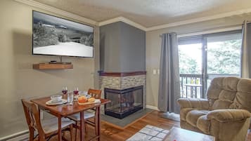 Condo, Multiple Beds, Hot Tub, Mountain View (1 Br: Snowcrest 210B) | Living area
