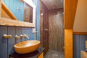 Appartement, Meerdere bedden, toegang tot zwembad, uitzicht op bergen (2 Br: TreeTop 19) | Badkamer | Handdoeken
