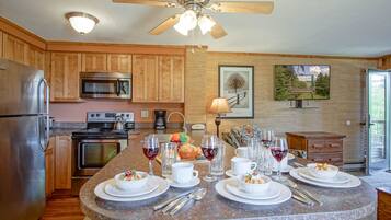 Condo, 1 Queen Bed with Sofa bed, Balcony, Mountain View (1 Br: Powderidge 01) | Private kitchen