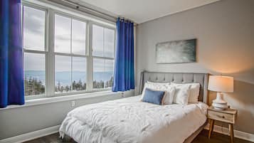 2 bedrooms, individually decorated, individually furnished, bed sheets