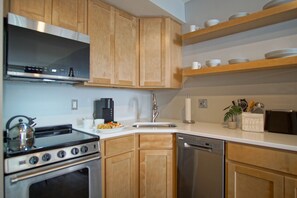 Kondominium, Beberapa Tempat Tidur, akses ke kolam renang (2 Br: Expedition Station 201) | Dapur pribadi