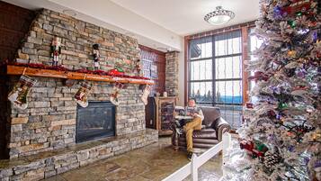 Condo, 1 Queen Bed with Sofa bed, Pool Access, Mountain View (1 Br Studio: Rimfire 406) | Interior