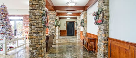 Condo, 1 Queen Bed with Sofa bed, Hot Tub, Mountain View (1 Br: Rimfire 322) | Lobby