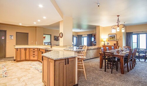 Silver Creek 5801 Penthouse 4 Br Condo Slope Side, Sleeps 17