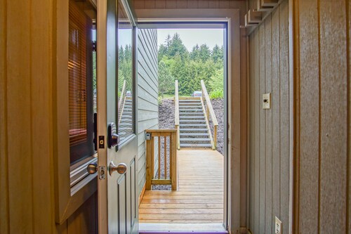 Powderidge 60: Slope Side, Fireplace, Spacious Deck