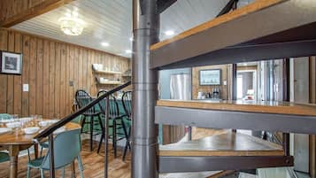 House, Multiple Beds, Patio, Mountain View (2 Br: Wabasso 5) | 2 bedrooms, individually decorated, individually furnished, bed sheets