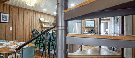 House, Multiple Beds, Patio, Mountain View (2 Br: Wabasso 5) | 2 bedrooms, individually decorated, individually furnished, bed sheets