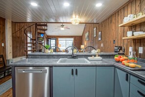 House, Multiple Beds, Patio, Mountain View (2 Br: Wabasso 5) | Private kitchen - 2 Br: Wabasso 5: 2br, 2 Bath (Snowshoe)